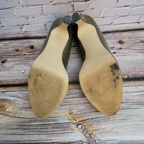 Marc Fisher Patent and Suede Platform Pumps - Size 8.5 - Picture 4 of 11